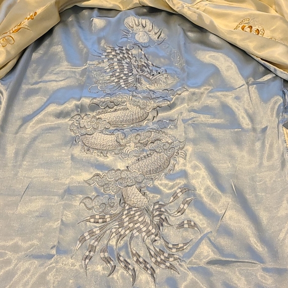 Vietnamese Robe - Picture 9 of 10